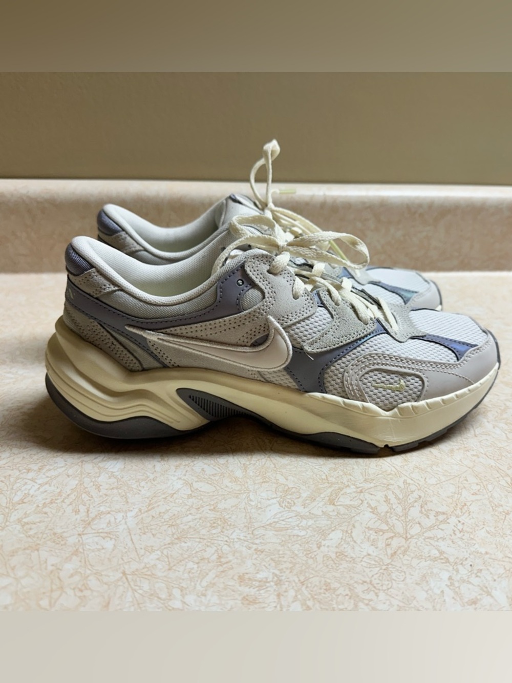 Nike Women's Gray and Cream Multi-Panel Athletic Sneakers